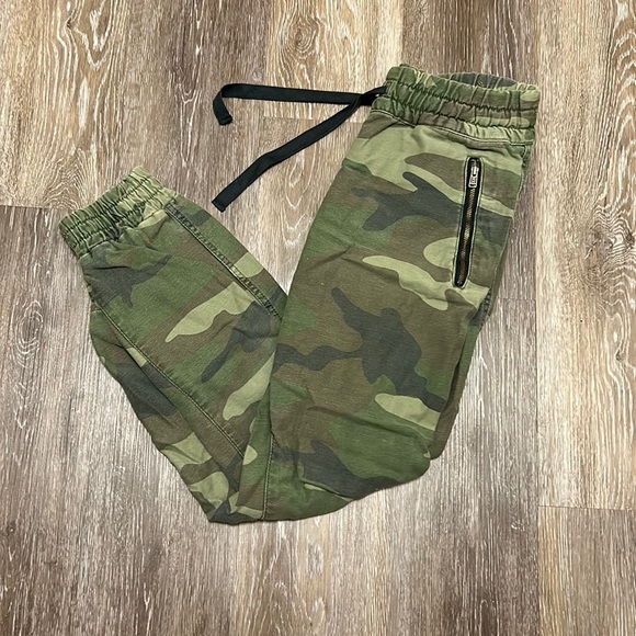 Sold - Picture 1 of 5